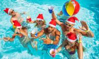 christmas-in-the-pool-picture-id656391540.jpg